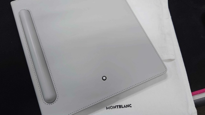 [99%極新二手] 萬寶龍 (Montblanc) Digital Paper 連白色原廠皮套 Folio (不拆賣)