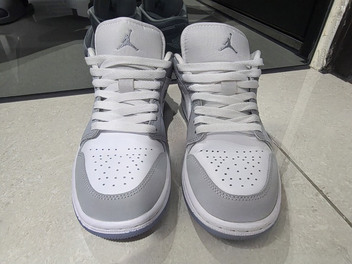 新版Nike Wmns Air Jordan 1 Low dc0774-105 尺寸US7