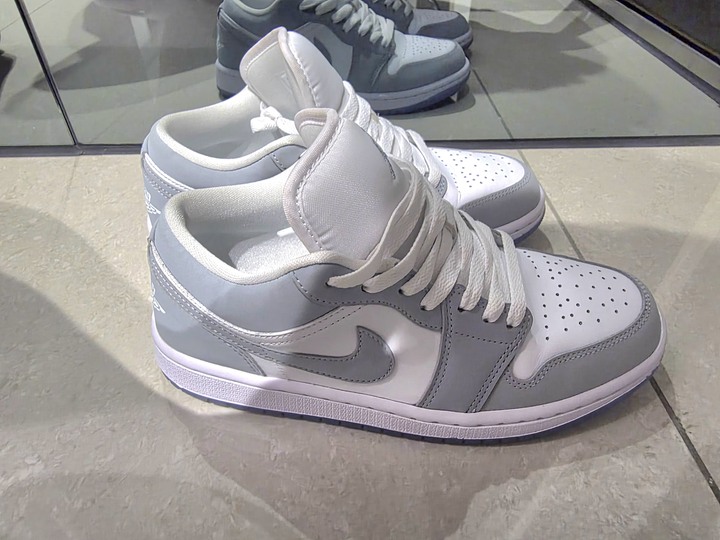 新版Nike Wmns Air Jordan 1 Low dc0774-105 尺寸US7