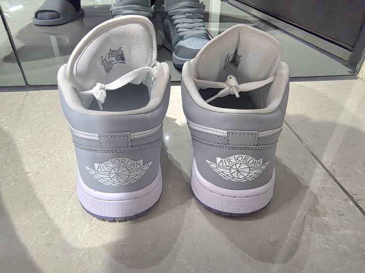 新版Nike Wmns Air Jordan 1 Low dc0774-105 尺寸US7