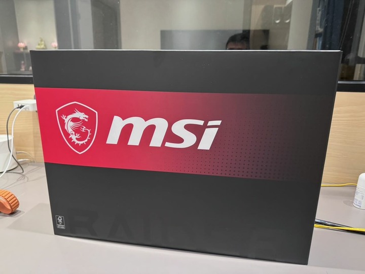 (近全新) 微星電競筆電 MSI RAIDER-A18HX-A9WJG-043TW