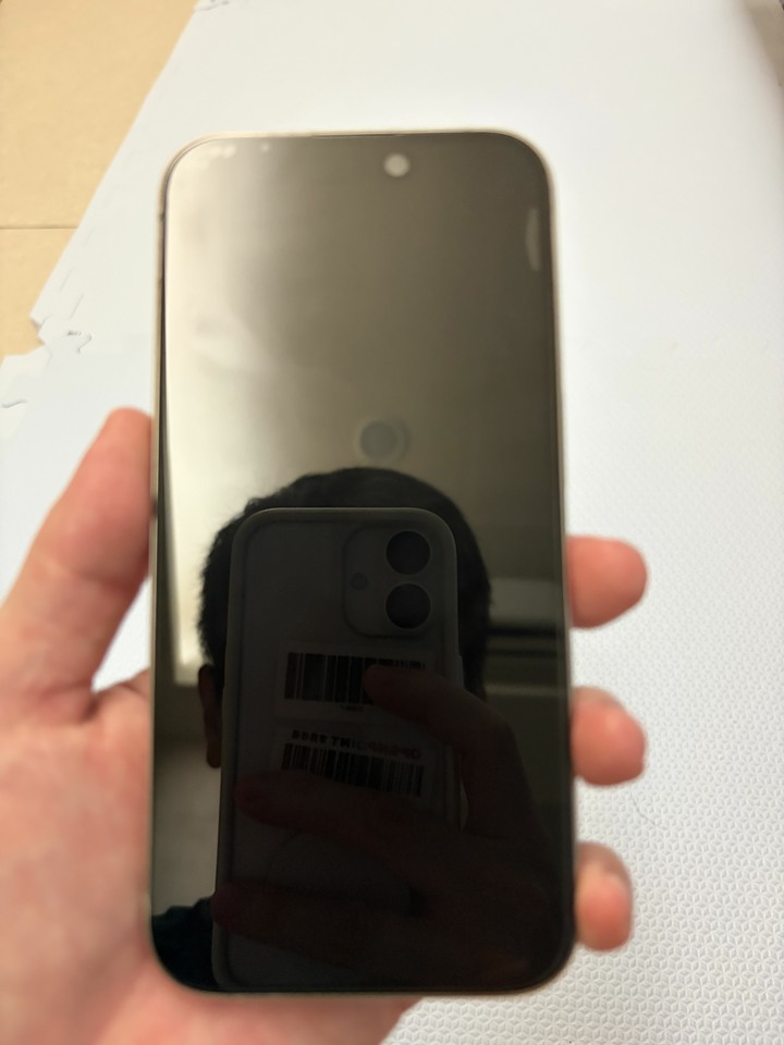 (售）iPhone 15 pro 512G 銀色