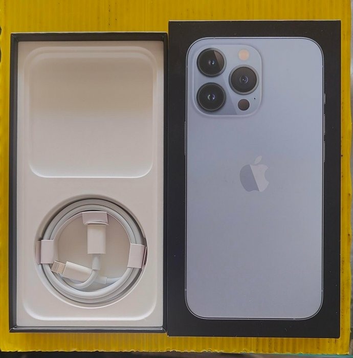 藍色~iphone 13 Pro 128G~公司貨單機無盒裝~已過保固~使用正常~實機照~外觀不錯~電池健康度86%~
