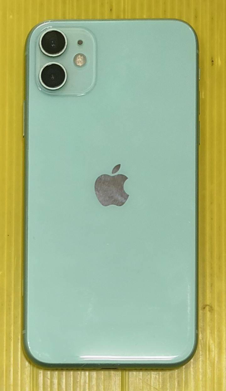 綠色~iphone 11 256G~使用正常~實機照~有使用痕跡~液晶有黑線~請參考圖片~不介意在下標~