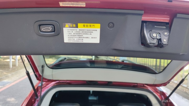 自售2016年出廠LUXGEN U6休旅車