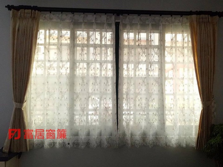 富居窗簾買1送1進行中!! 一窗都是我們的貴賓，再遠都服務