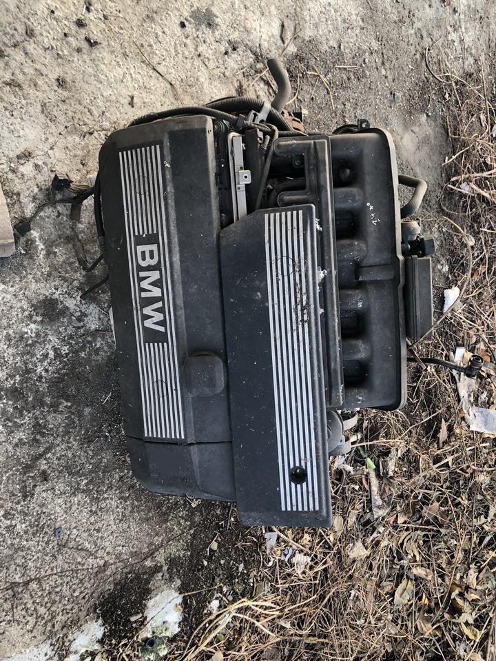 BMW E系列330完整引擎一顆