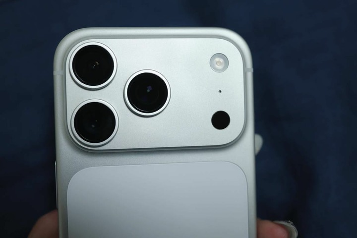 iPhone 17 pro 256G 銀色