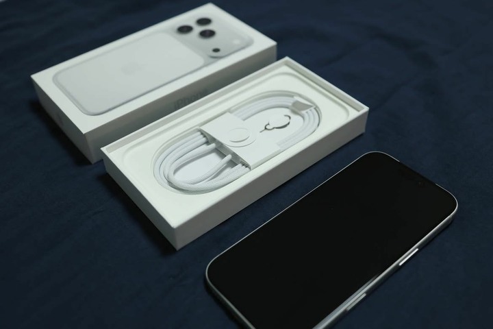iPhone 17 pro 256G 銀色