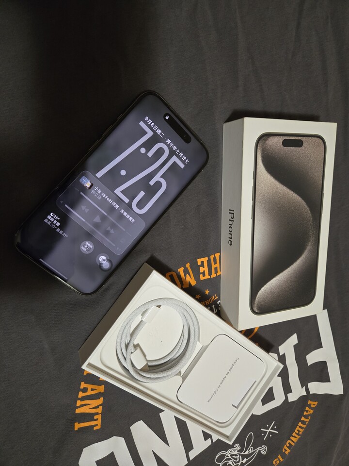 iPhone 15 Pro 鈦銀 256G 原廠剛換回的整新機 保固到2027/09/06