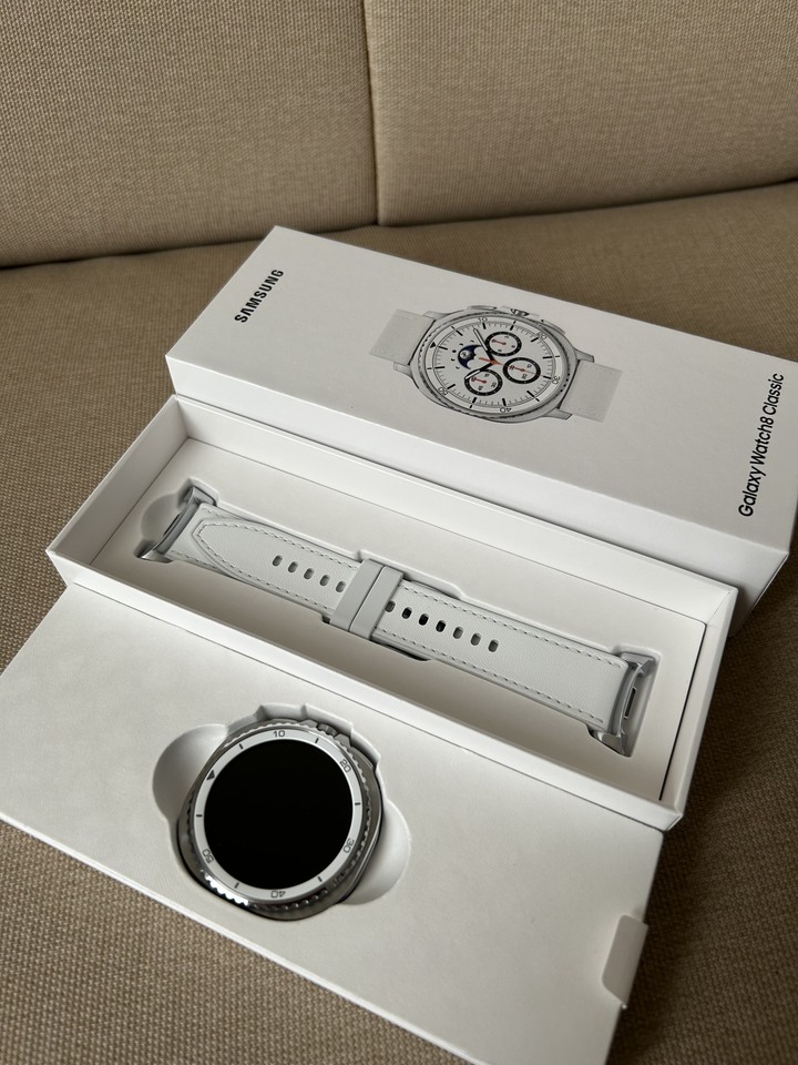 三星Galaxy Watch 8 Classic 雲霧白 藍芽版 全新僅拆封