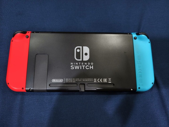 一代switch 盒裝完整 保存良好 另贈配件 參考說明