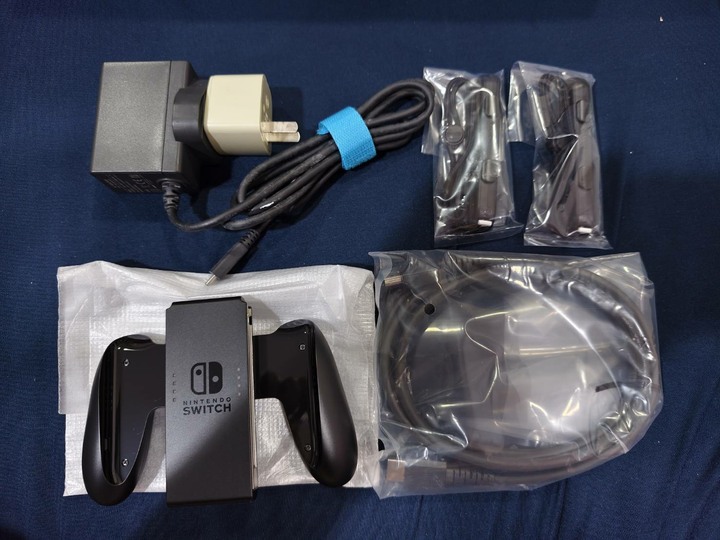 一代switch 盒裝完整 保存良好 另贈配件 參考說明