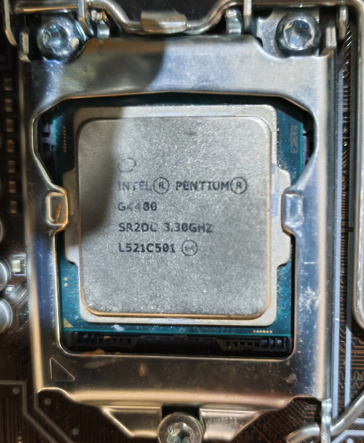 MSI 微星 B250M PRO-VH 主機板 G4400 雙核心 CPU