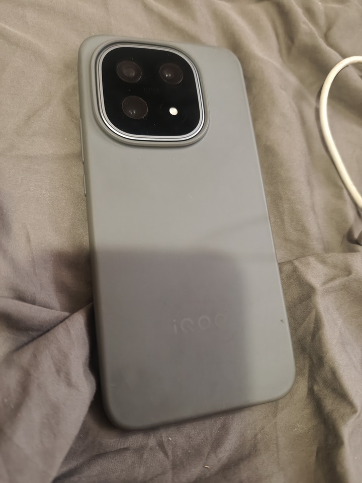 iQOO 15 5G 16G/512G 高通S8 Elite Gen 5 5G 雙卡雙待 AI電競手機 vivo 官方購台版 含盒單