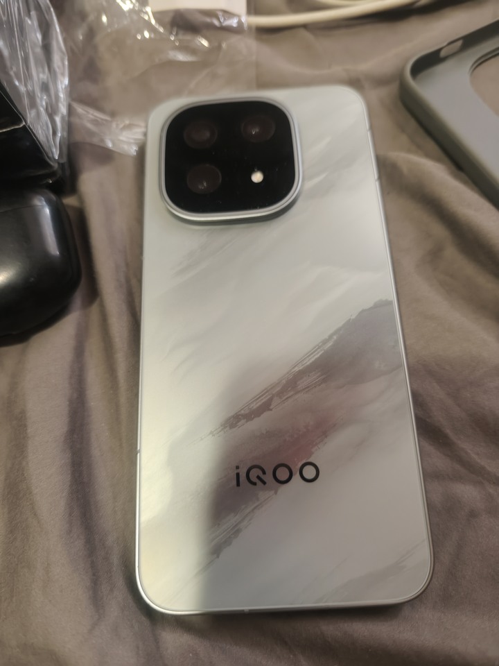 iQOO 15 5G 16G/512G 高通S8 Elite Gen 5 5G 雙卡雙待 AI電競手機 vivo 官方購台版 含盒單
