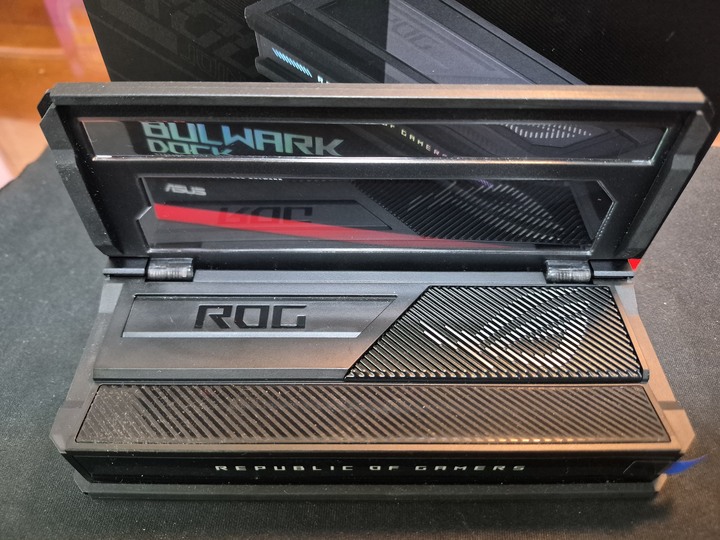 ASUS 華碩ROG Bulwark 7合1電競擴充基座 (DG300)