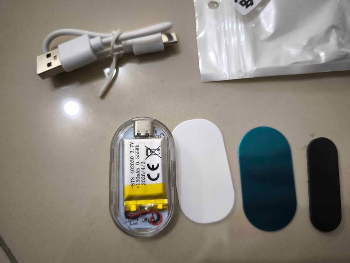 售 2條 (保險絲5A+ 保險座+防水蓋+電源線) + 1個觸控車廂LED充電燈