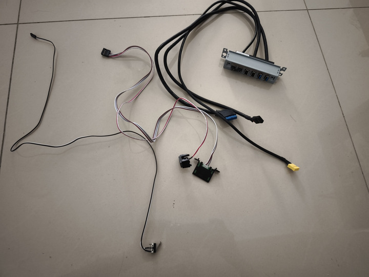 售ASUS 主機板用的USB3專線+ 前面板控制線+ 後銘板+ 機殼微動開關+ DVI 螢幕線