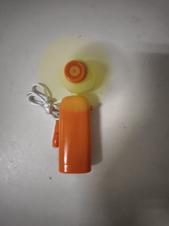 售 夏天手持電風扇 送 會跑的飛機 + 會轉動的手持風車