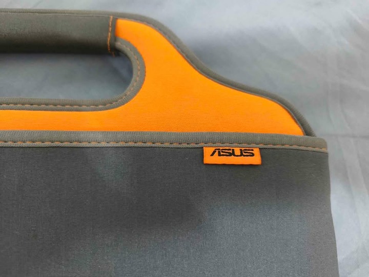 售 Asus 小筆電包 手提包 可放ipad 厚厚記憶棉