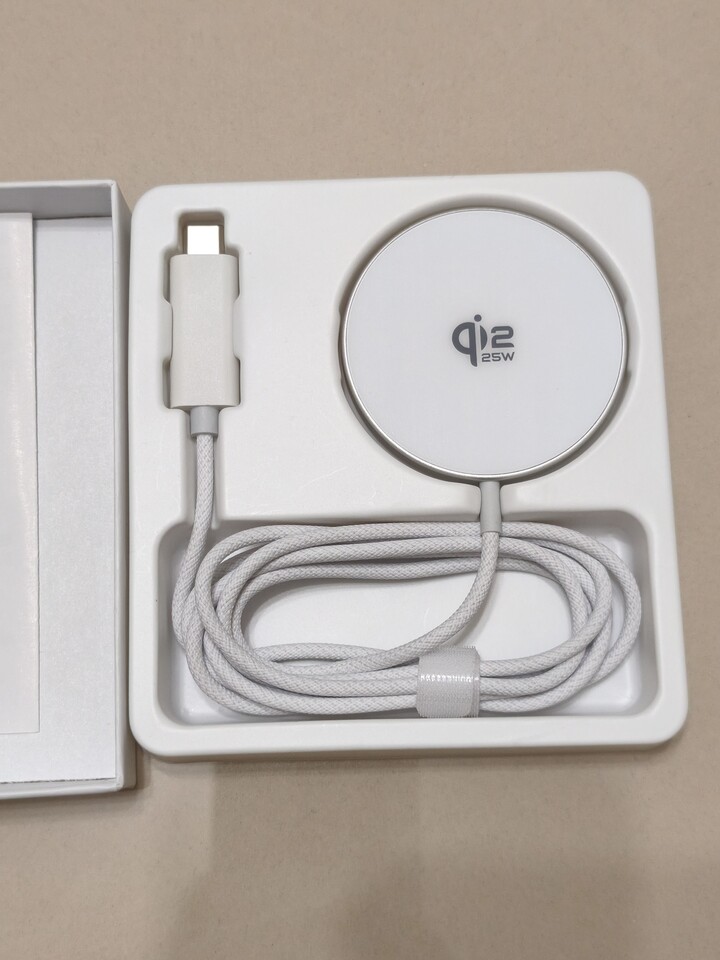 售 最新款 Q12.2 無線充電盤 充 電座 25W 有磁吸 蘋果手機可用 鋁合金殼