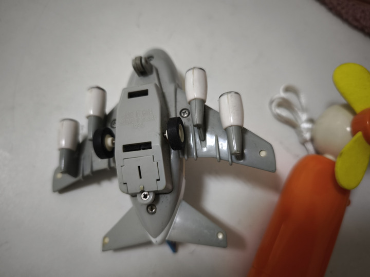 售 夏天手持電風扇 送 會跑的飛機 + 會轉動的手持風車