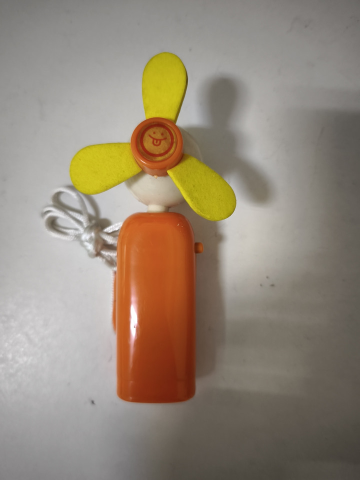 售 夏天手持電風扇 送 會跑的飛機 + 會轉動的手持風車