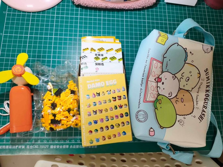 售 3物: 小朋友出門隨身配備 : 小包包+電風扇+積木 合售