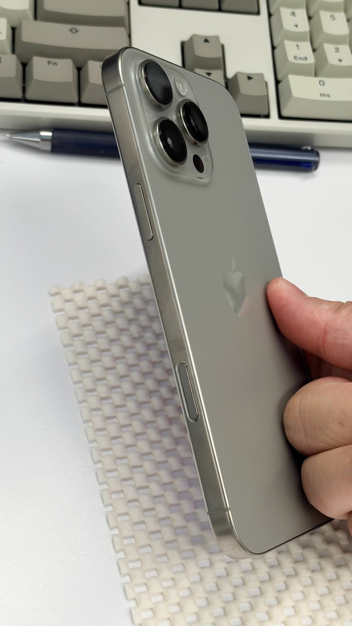 iPhone 16 Pro Max 1TB 原色鈦金屬