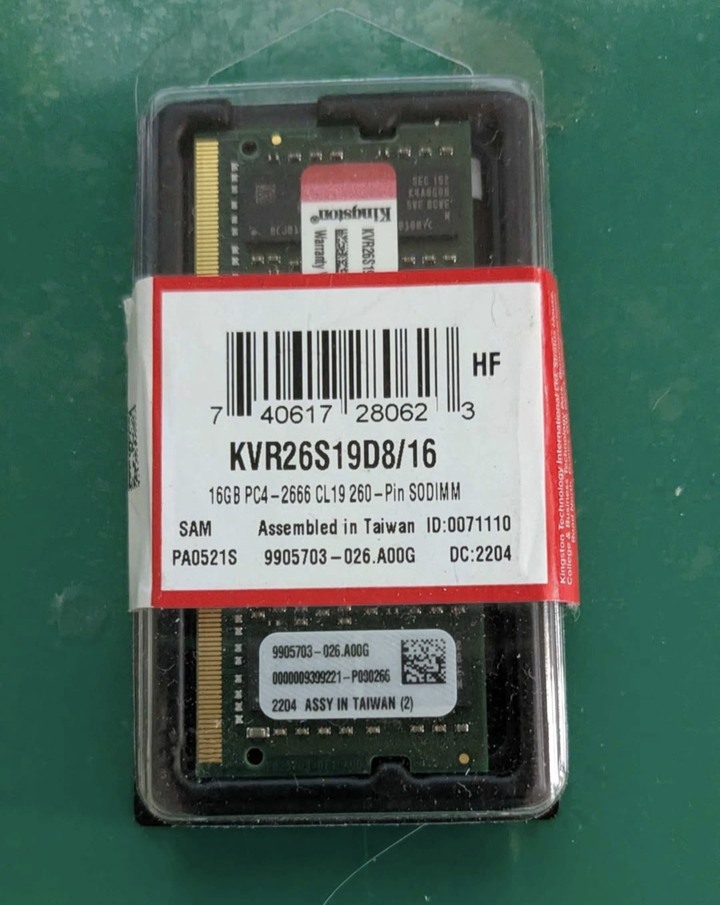 金士頓 DDR4 2666 16g 有商品盒，筆電升級多出來的